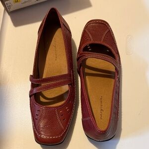 Easy Spirit Women's Deep Red Adielt Flats